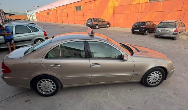 MERCEDES E220 lleno