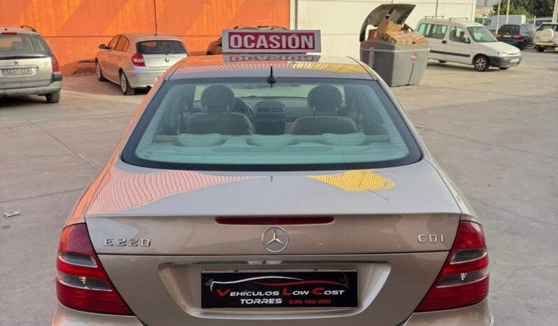 MERCEDES E220 lleno
