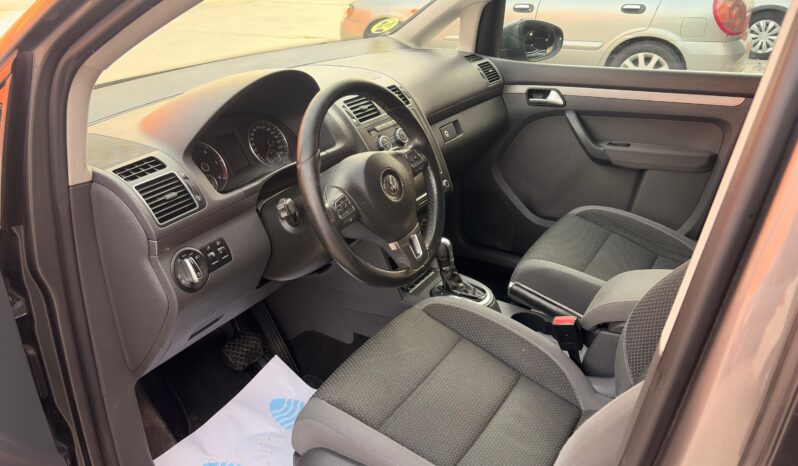 VOLKSWAGEN TOURAN lleno